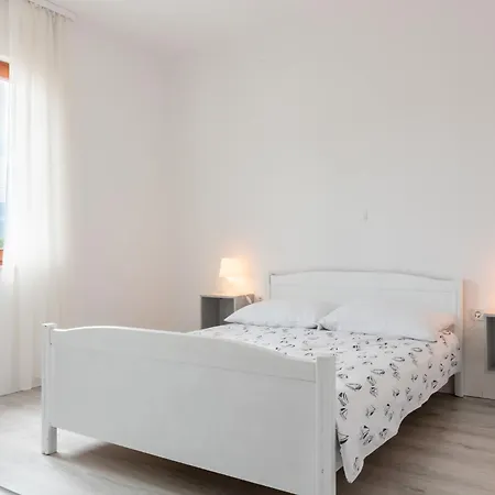 In With Two-bedrooms 1 Apartament *