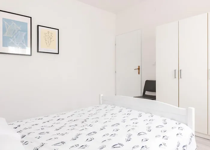 In With Two-bedrooms 1 Daire