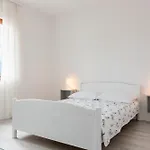 In With Two-bedrooms 1 דירה *
