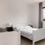 In With Two-bedrooms 1 דירה *